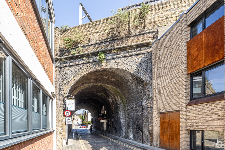 4C Prowse Pl, London to rent - Building Photo - Image 3 of 3