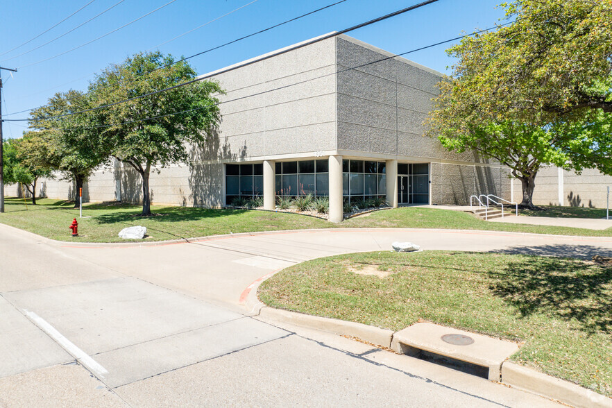 1351 Post & Paddock St, Grand Prairie, TX for rent - Primary Photo - Image 1 of 18