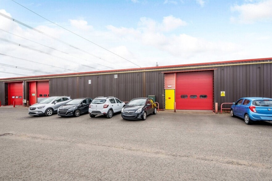 129-131 Deerdykes Vw, Cumbernauld to rent - Building Photo - Image 1 of 1