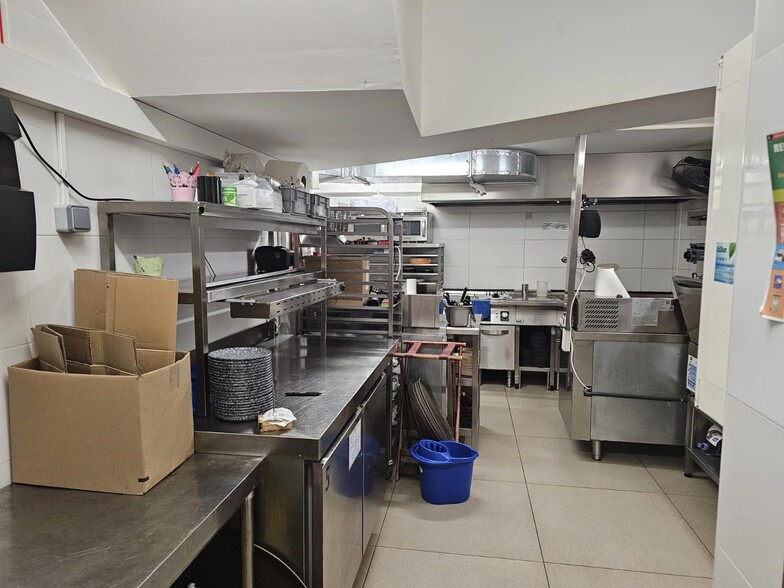 Retail in Terrassa, Barcelona to rent - Primary Photo - Image 1 of 1