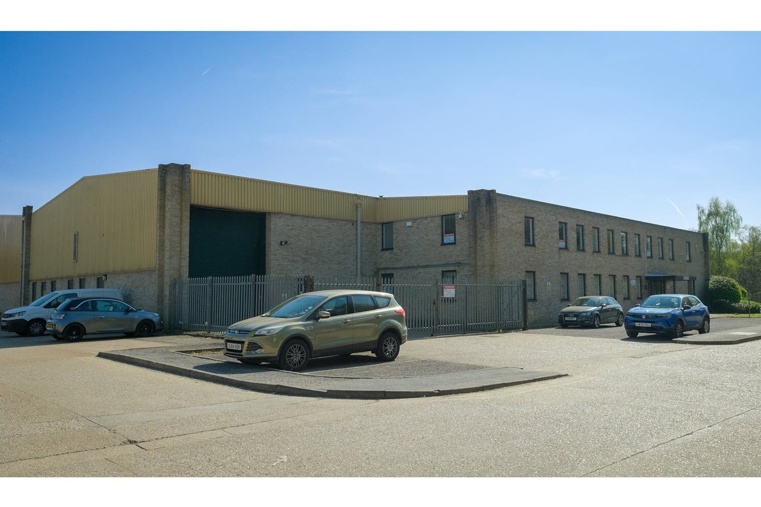 Albany Park, Camberley to rent Building Photo- Image 1 of 2