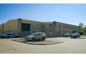 Albany Park, Camberley to rent Building Photo- Image 1 of 2