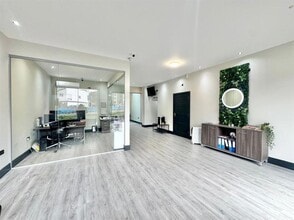 12 Railway St, Chatham to rent Interior Photo- Image 2 of 7