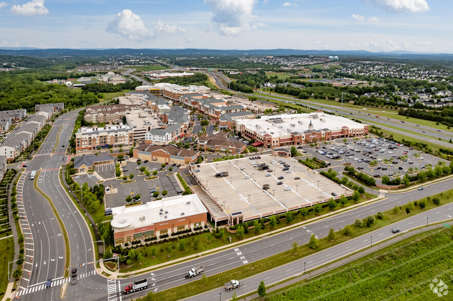 1602 Village Market Blvd SE, Leesburg, VA for rent - Aerial - Image 3 of 4