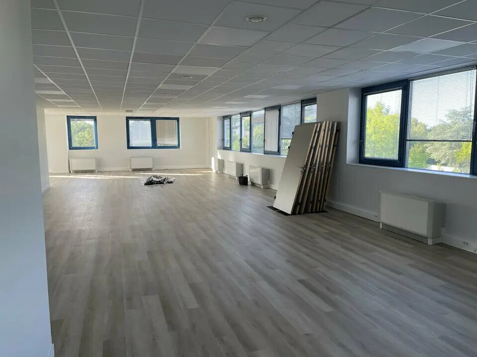 Office in Écully to rent Interior Photo- Image 1 of 15