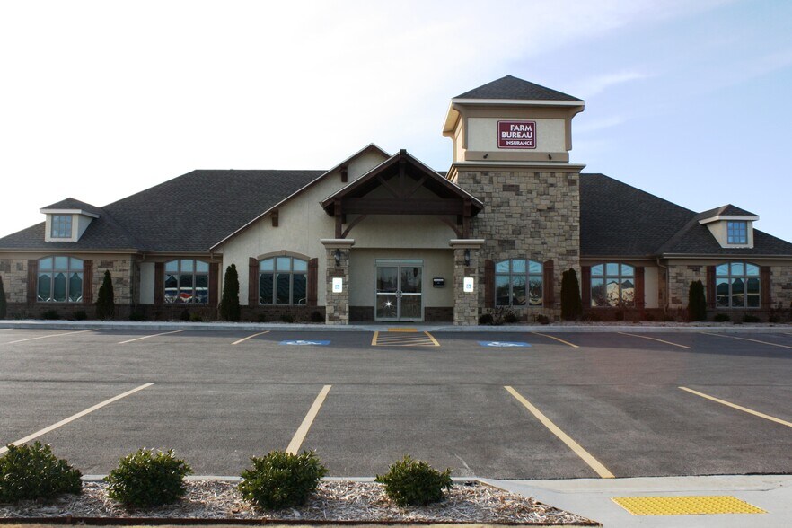 670 White Rd, Springdale, AR for sale - Primary Photo - Image 1 of 1