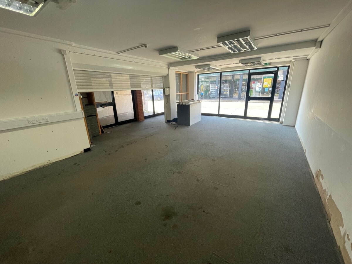 8 Camp Rd, Farnborough, HAM GU14 6EW - Unit 8 -  - Interior Photo - Image 1 of 3