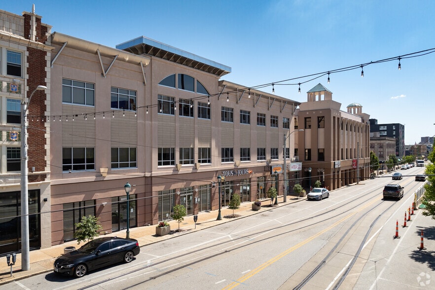 6677-6683 Delmar Blvd, University City, MO to rent - Building Photo - Image 1 of 12