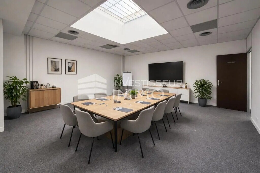 Location Bureaux 257 m² - Photo 1