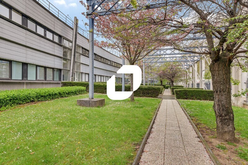 Office in Saint-Denis to rent - Building Photo - Image 2 of 21