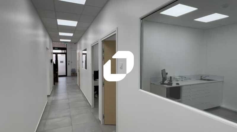 Retail in Athis-Mons to rent - Interior Photo - Image 3 of 7
