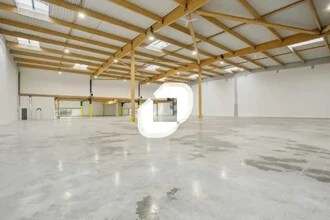 Light Industrial in Louvres to rent Interior Photo- Image 1 of 7