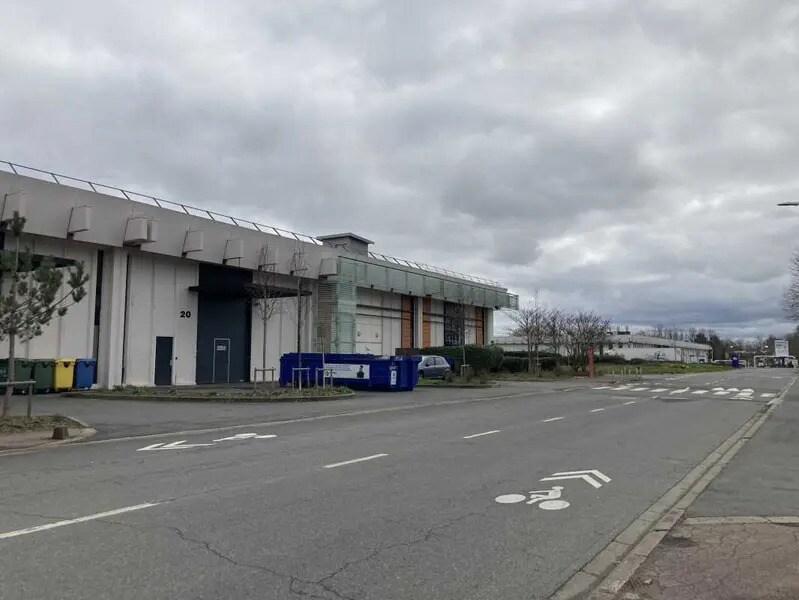 Light Industrial in Rungis to rent Building Photo- Image 1 of 12