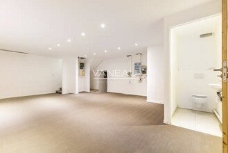 Retail in Paris to rent Interior Photo- Image 2 of 4