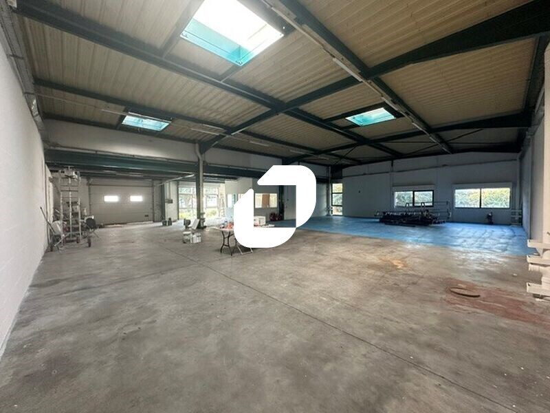 Light Industrial in Tremblay-en-France to rent Interior Photo- Image 1 of 14