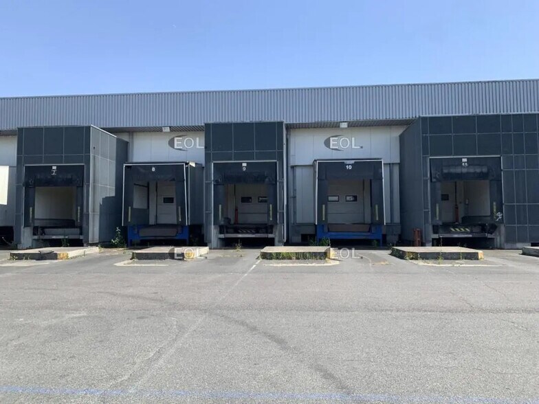 Industrial in SAINT-OUEN-L'AUMONE to rent - Building Photo - Image 2 of 16
