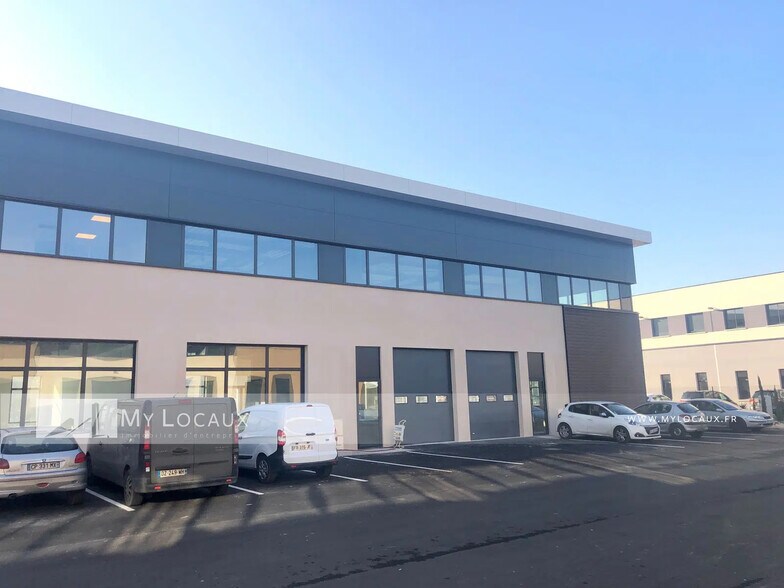 Industrial in Gennevilliers to rent - Building Photo - Image 1 of 5