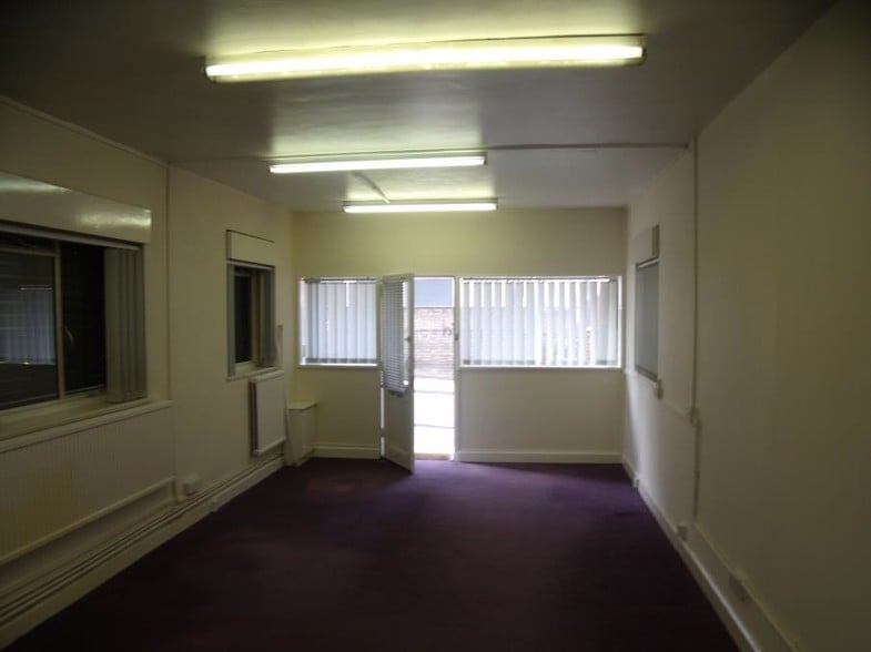 19 Water St, Hyde for sale - Building Photo - Image 3 of 5