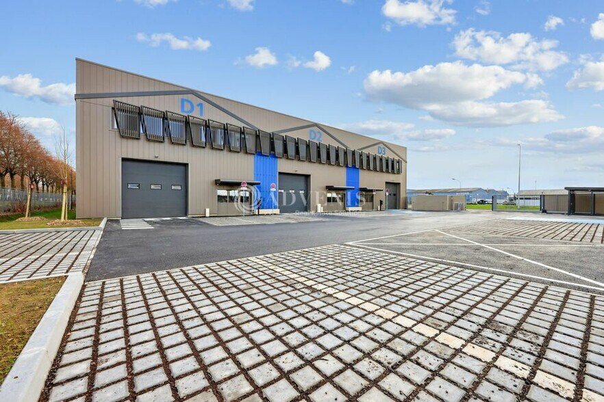 Light Industrial in Lognes to rent - Building Photo - Image 2 of 10
