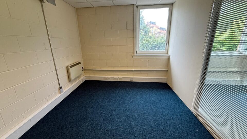 9-21 Marine Cres, Glasgow to rent Interior Photo- Image 1 of 4