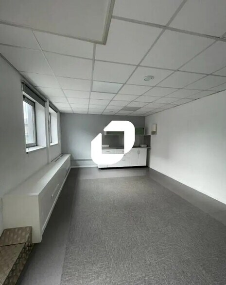 Office in Échirolles to rent - Interior Photo - Image 2 of 11