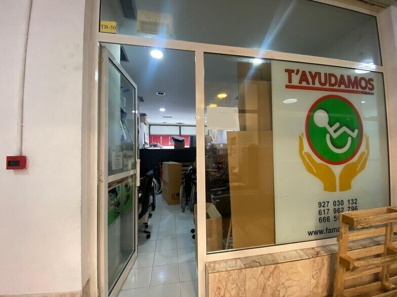 Retail in Cáceres, Cáceres for sale - Building Photo - Image 2 of 2