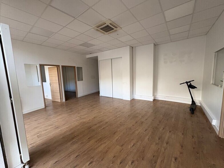 Retail in Lyon to rent - Interior Photo - Image 3 of 10