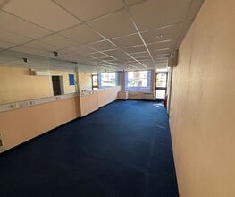 59-61 Nutfield Rd, Merstham to rent Interior Photo- Image 2 of 3