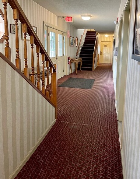 20 W Housatonic St, Pittsfield, MA for sale - Lobby - Image 2 of 18