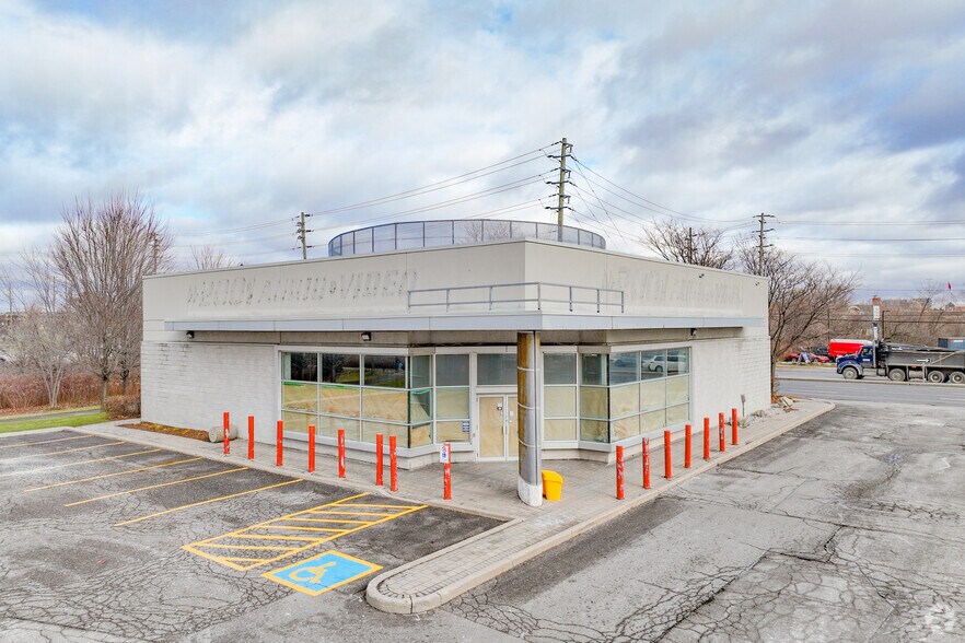 8502 Woodbine Ave, Markham, ON for rent - Primary Photo - Image 1 of 3