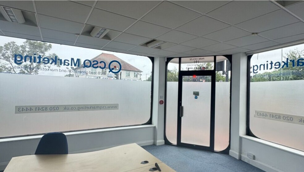 191 Stafford Rd, Wallington for sale - Interior Photo - Image 3 of 6