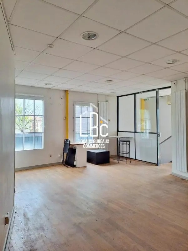 Location Bureaux 65 m² - Photo 1