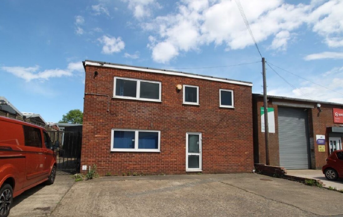 17 Whitacre Rd, Nuneaton for sale Building Photo- Image 1 of 1
