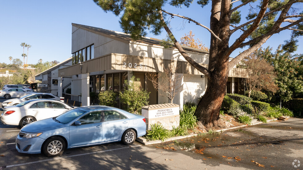 20301 Ventura Blvd, Woodland Hills, CA for rent - Building Photo - Image 2 of 5