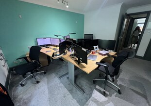 Admirals Way, London to rent Interior Photo- Image 1 of 4