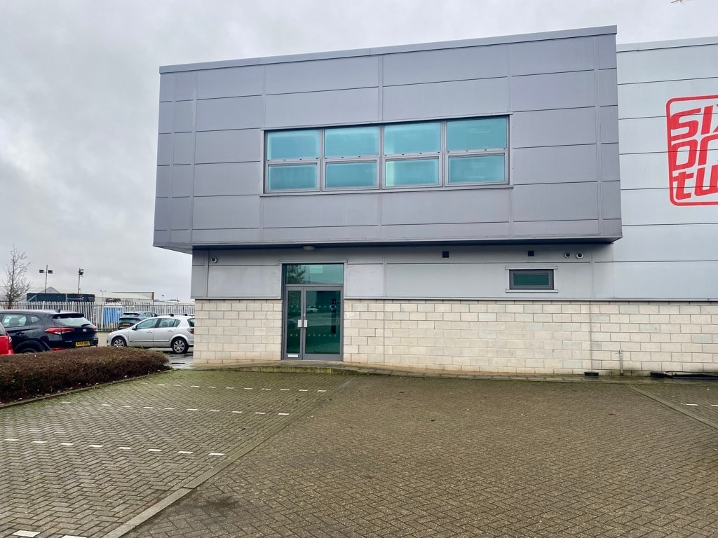 Dencora Way, Luton to rent Building Photo- Image 1 of 2