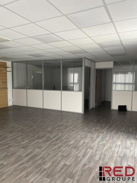 Office in Aubagne for sale - Interior Photo - Image 2 of 5