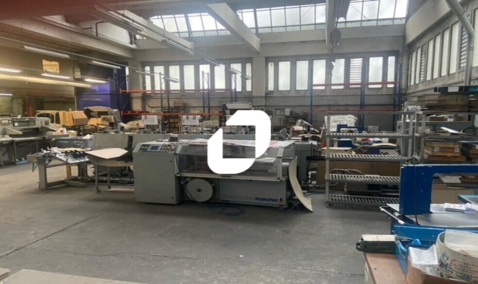 Light Industrial in Montreuil to rent - Building Photo - Image 3 of 4