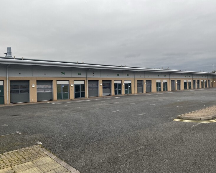 1-75 Oakfield Close, Tewkesbury to rent - Building Photo - Image 1 of 13