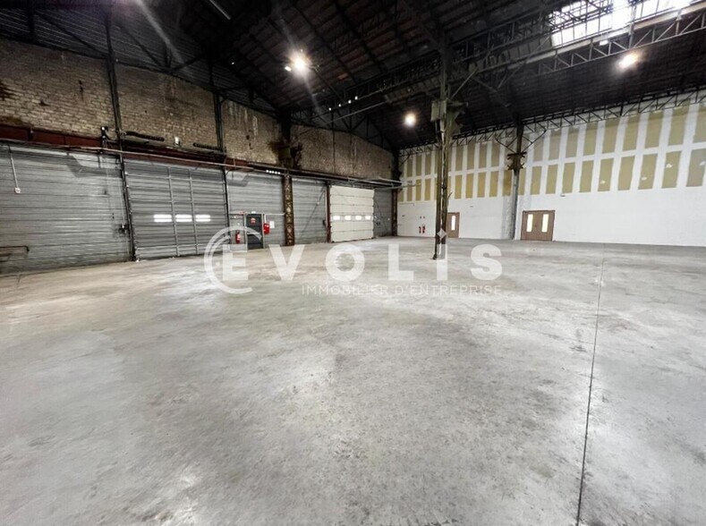 Light Industrial in Corbeil Essonnes to rent - Building Photo - Image 2 of 11