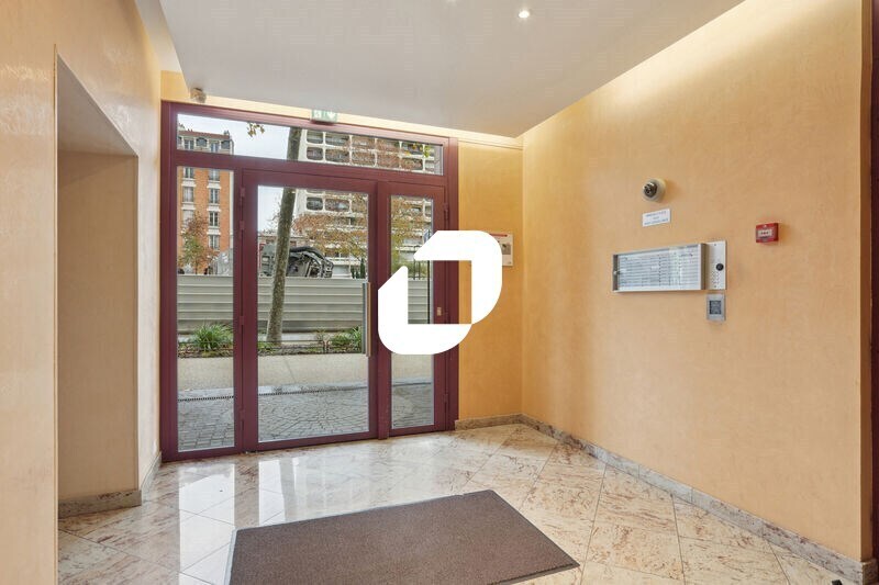 Office in Courbevoie to rent - Lobby - Image 2 of 13