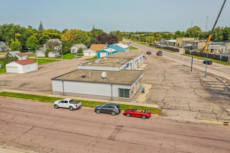 326 1st St NE, Blooming Prairie, MN for sale - Primary Photo - Image 1 of 1