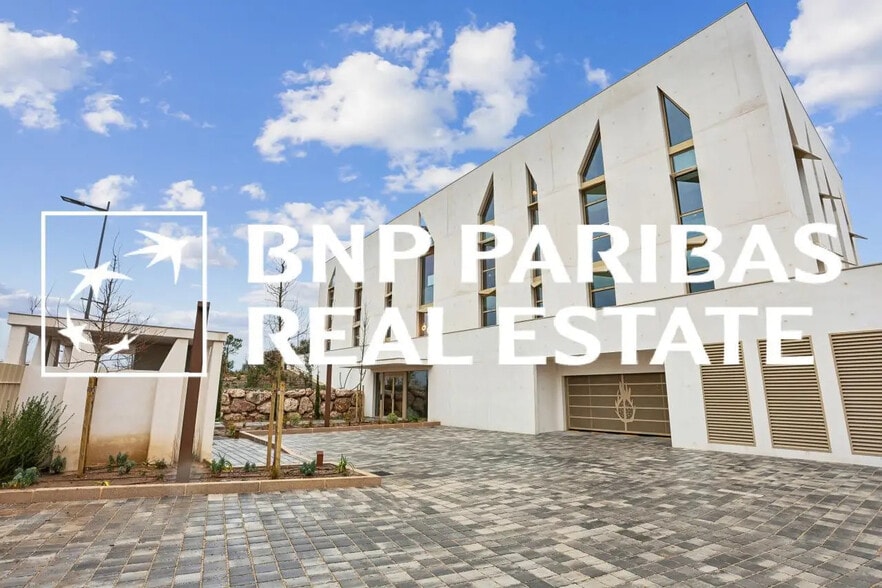 Office in Aix-en-Provence to rent - Building Photo - Image 1 of 20