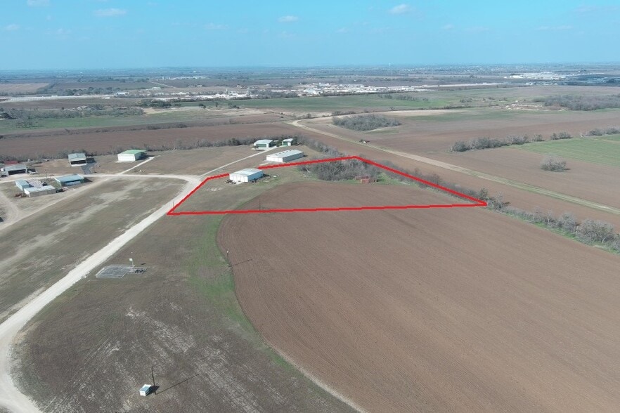 102 Windsock Ln, Marion, TX for sale - Primary Photo - Image 1 of 1