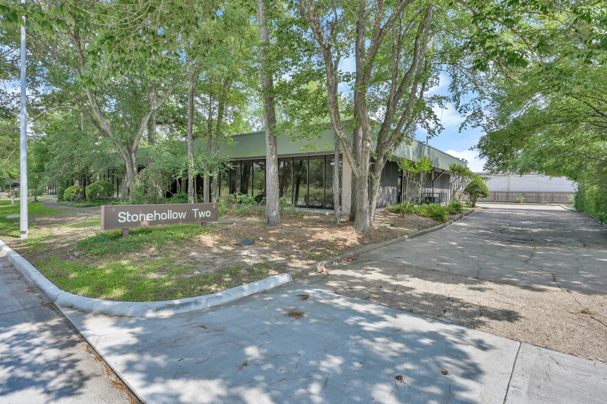 1380 Stonehollow Dr, Humble, TX for rent - Building Photo - Image 1 of 26