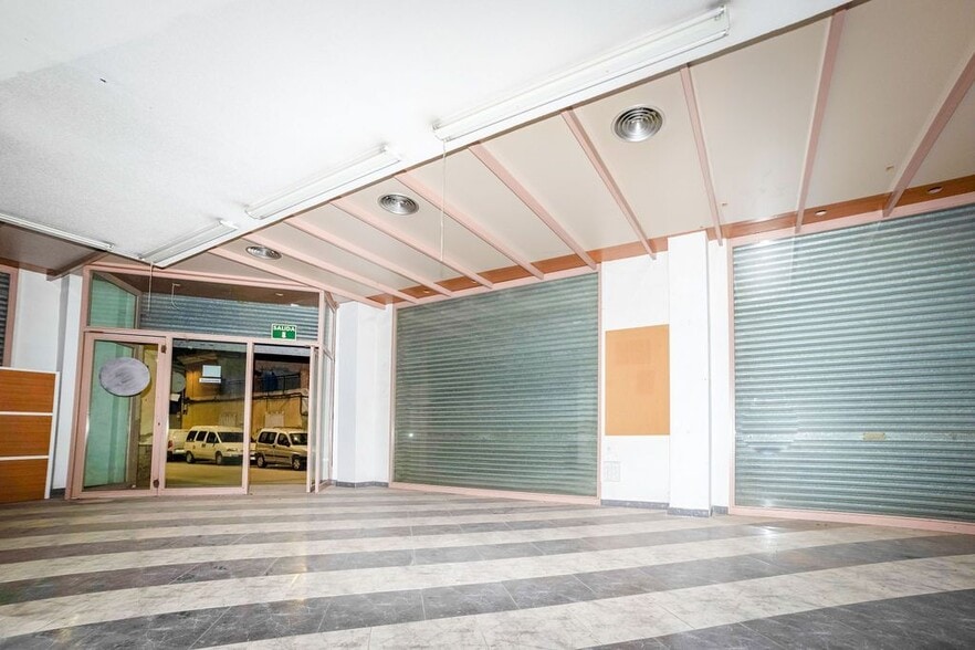 Retail in Santomera for sale - Interior Photo - Image 2 of 16