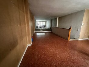 Retail in Santa Coloma de Gramenet, Barcelona to rent Interior Photo- Image 2 of 9