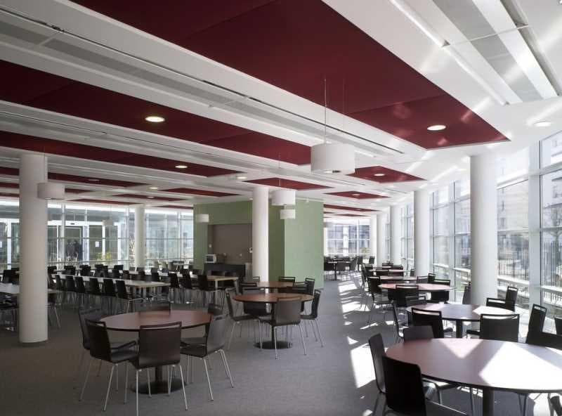 Office in Montigny-le-Bretonneux to rent Building Photo- Image 1 of 3