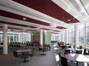 Office in Montigny-le-Bretonneux to rent Building Photo- Image 1 of 3