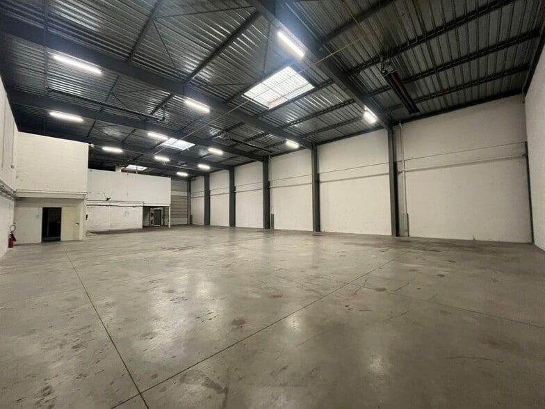 Light Industrial in MASSY to rent - Building Photo - Image 2 of 6
